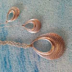 Necklace and earrings set